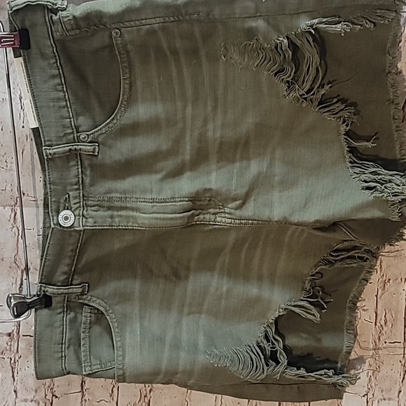 American Eagle Highest Rise Mom Short - Picture 2 of 10